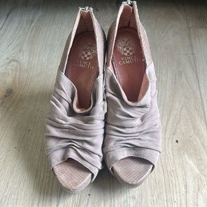 Vince Camuto dusty Rose snakeskin heels 8.5B